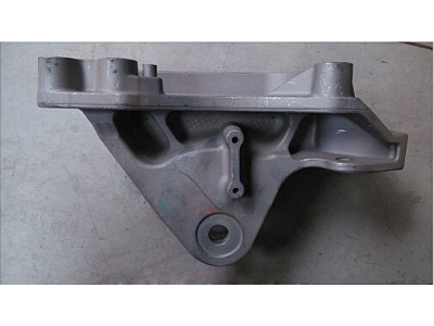 Кронштейн передней подвески кабины левый Н А7 HOWO A7 AZ1664430043 фото 1 Нижний Тагил